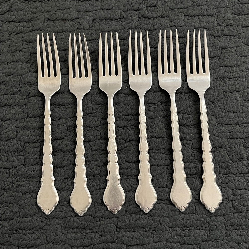 Oneida Cello Stainless (Betty Crocker) DISCONTINUED 
Dinner Forks (6)